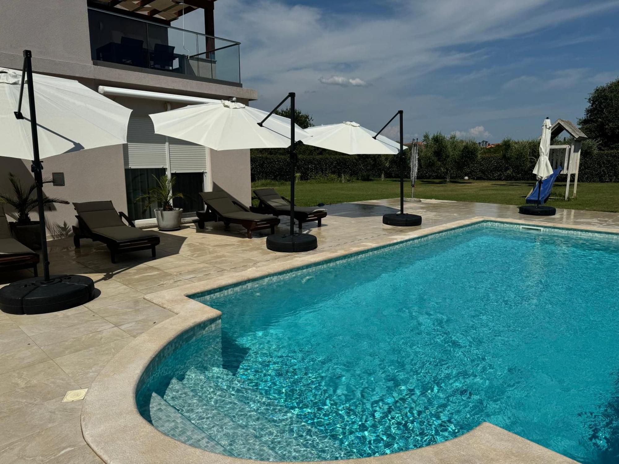 Valdebek With Pool Apartma *